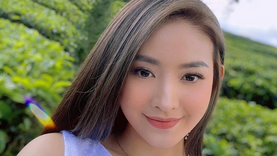 Cantiknya Natasha Wilona Saat Dapat Kue Ultah dan Belajar Bikin Bakpia Cantiknya Natasha Wilona Saat Dapat Kue Ultah dan Belajar Bikin Bakpia
