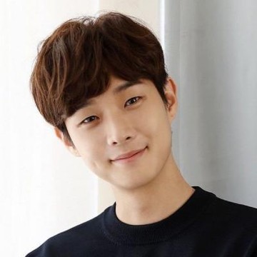 img-title Menolak Tua, 5 Artis Korea Ini Punya Wajah Baby Face yang Menggemaskan!