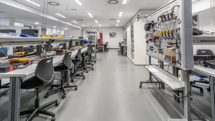 Sedang Cari Kerja? Ini Lowongan Pekerjaan yang Tidak Dapat Digantikan dengan Mesin!