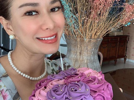 7 Potret Donna Latief, Jurnalis Cantik yang Dipersunting Eks Menteri Tenaga Kerja