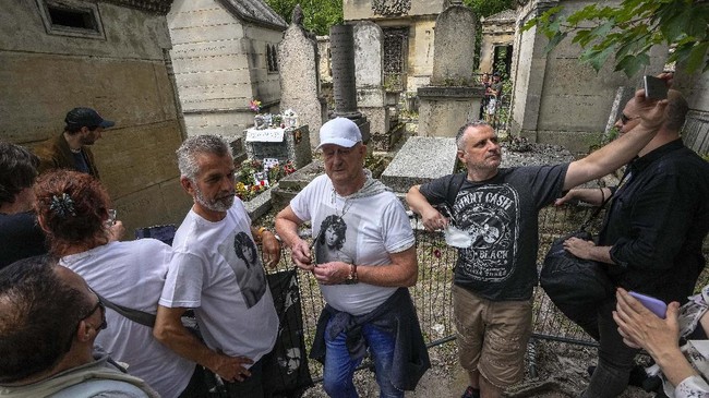 FOTO: Makam Jim Morisson yang 'Dihilangkan' dari Peta