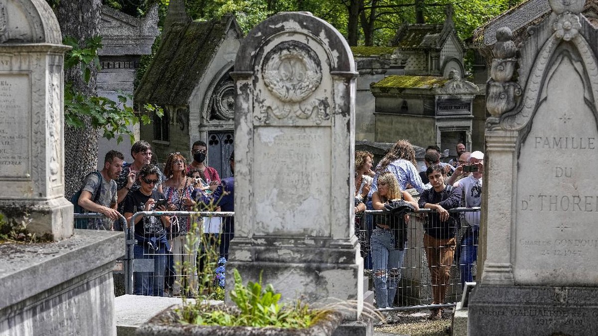 FOTO: Makam Jim Morisson yang 'Dihilangkan' dari Peta