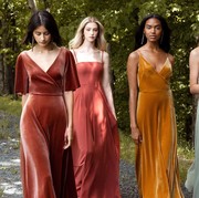 5 Cara yang Benar untuk Merawat Pakaian Berbahan Velvet