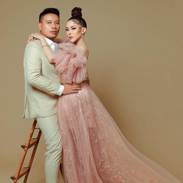 Foto Mesra Vicky Prasetyo & Ayu Aulia yang Dinyinyirin Netizen