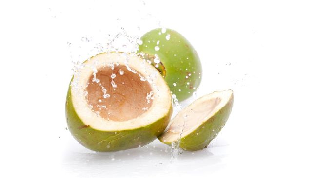 5 Aturan Minum Air Kelapa Muda, Jangan Sembarangan!