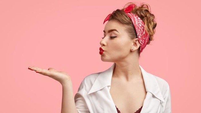 Ssst! Ternyata Ada 6 Jenis Ciuman yang Umum Dilakukan Pasangan