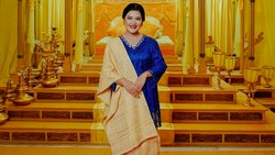 Temani Suami Blusukan ke Pasar, Gaya Kahiyang Ayu Disorot