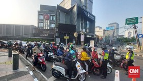 Sudirman Disekat Picu Macet, Pengendara Kompak Pencet Klakson