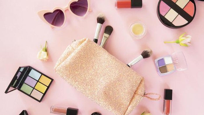 Hati-Hati! Ini Bahaya Menggunakan Make Up yang Sudah Kadaluarsa