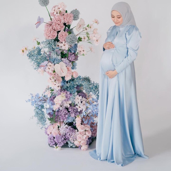 <p>Mega Iskanti tengah diliputi kebahagiaan. Selebgram asal Bandung itu sedang hamil dan menantikan calon buah hati pertamanya, Bunda. (Foto: Instagram: @megaiskanti)</p>