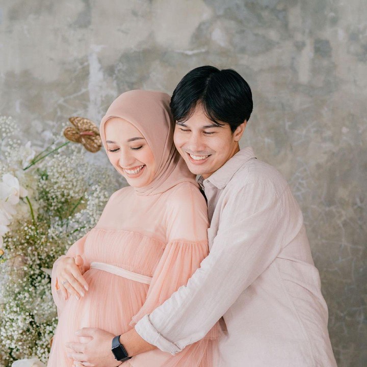 <p>Kebahagiaan sangat terlihat dari pasangan yang menikah pada bulan April 2020 lalu. Ia dan suaminya, Muhammad Najauta tak sabar menantikan buah hati pertama mereka. (Foto: Instagram: @megaiskanti)</p>