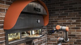 FOTO: Menengok Aksi 'Pazzi' Membuat Piza dalam Lima Menit
