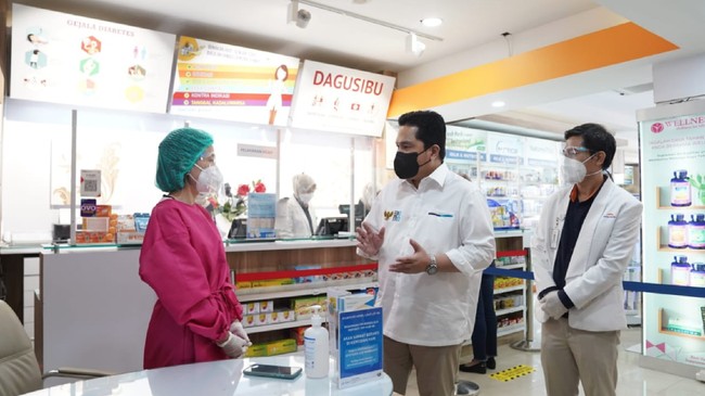 Menteri BUMN Erick Thohir menjamin tidak ada kelangkaan obat terapi covid-19 di apotek jaringan Kimia Farma dan BUMN Farmasi.