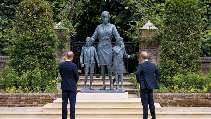 Peresmian Patung Putri Diana dihadiri Pangeran William dan Pangeran Harry