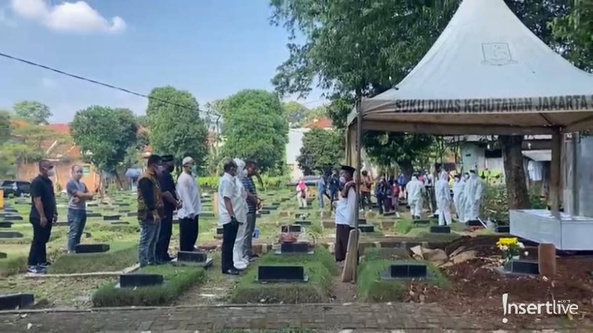 Kepergian Jane Shalimar sangat menyisakan kesedihan mendalam bagi putranya&period; Yuk intip proses pemakaman Jane Shalimar yang memilukan&excl;