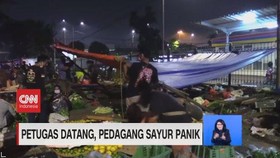 VIDEO: Petugas Datang, Pedagang Sayur Panik