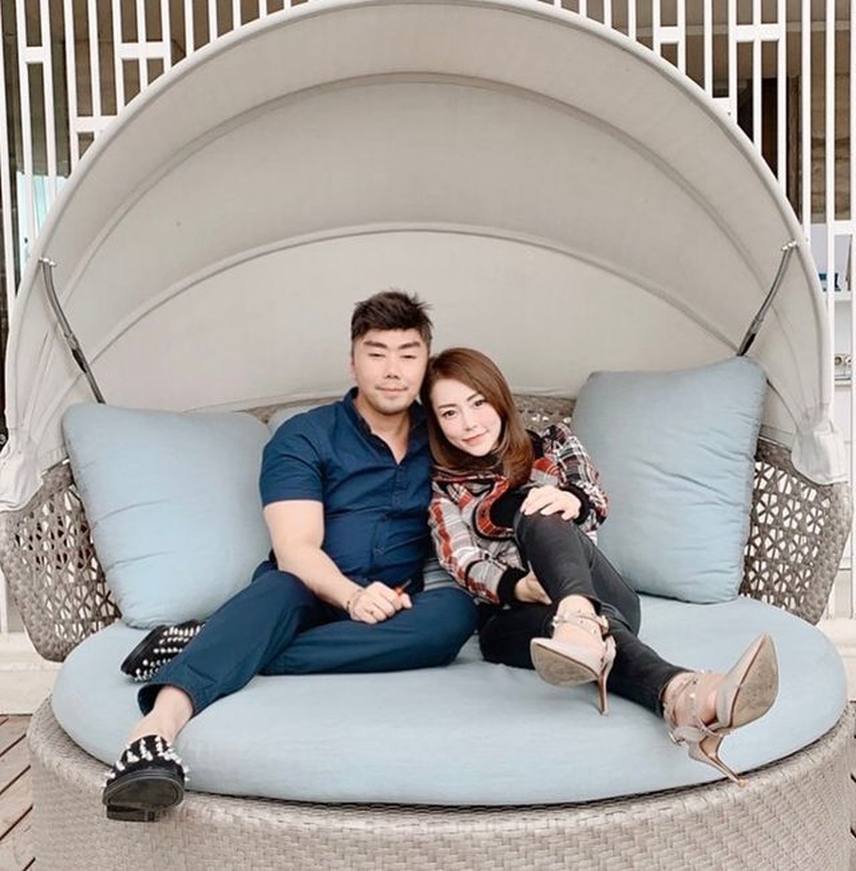 Roy Kiyoshi dikabarkan akan menikah dengan Bella Lee janda 2 anak yang merupakan kekasihnya&period; Yuk kita intip sosoknya&excl;