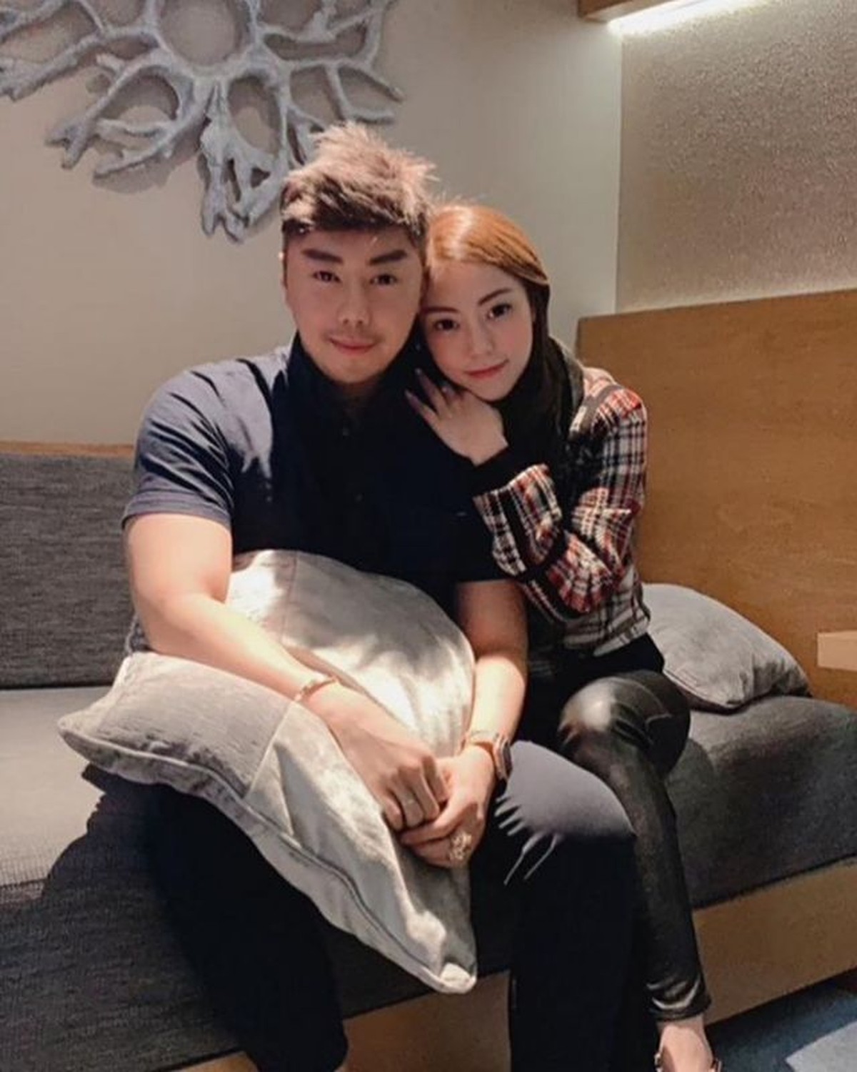 Roy Kiyoshi dikabarkan akan menikah dengan Bella Lee janda 2 anak yang merupakan kekasihnya&period; Yuk kita intip sosoknya&excl;