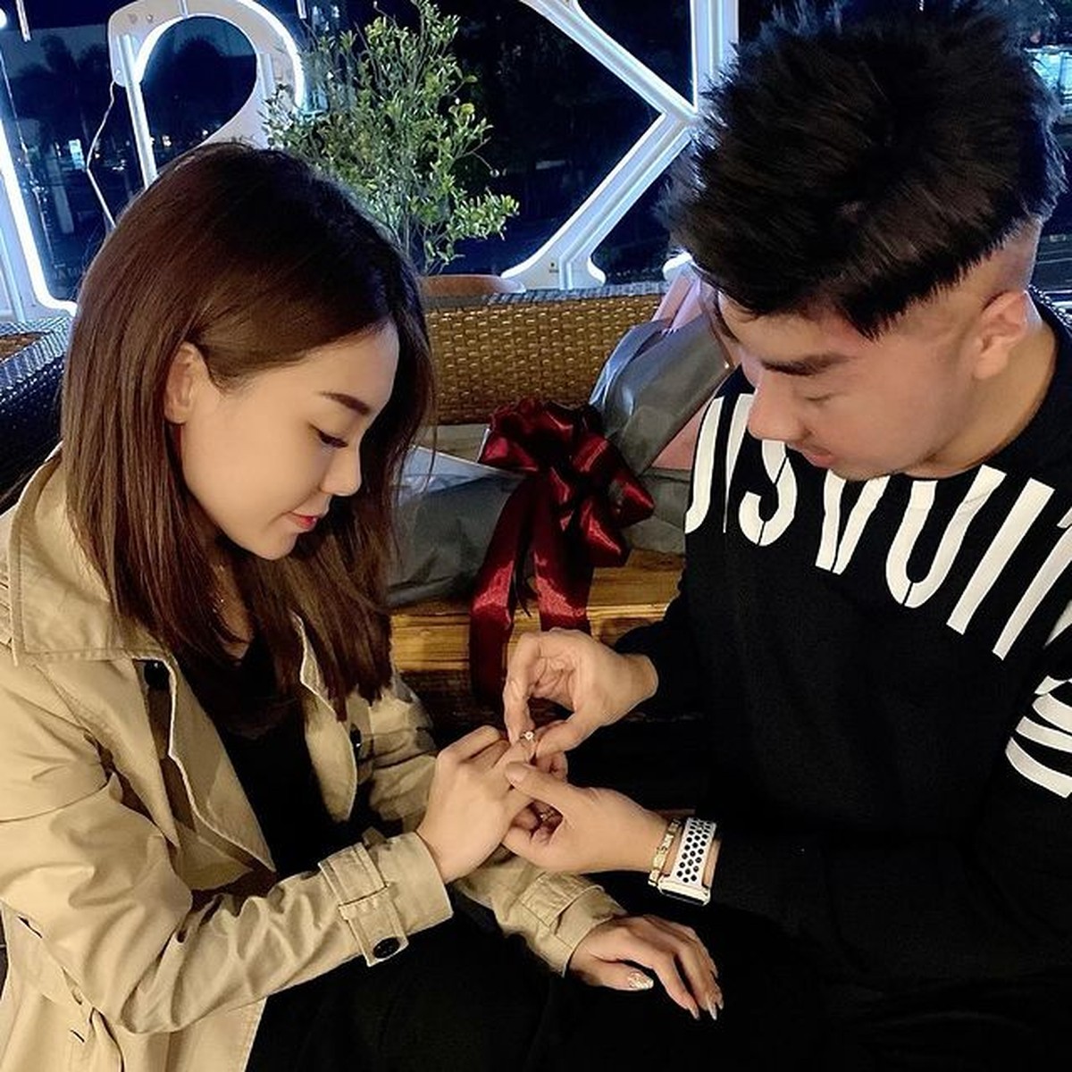 Roy Kiyoshi dikabarkan akan menikah dengan Bella Lee janda 2 anak yang merupakan kekasihnya&period; Yuk kita intip sosoknya&excl;