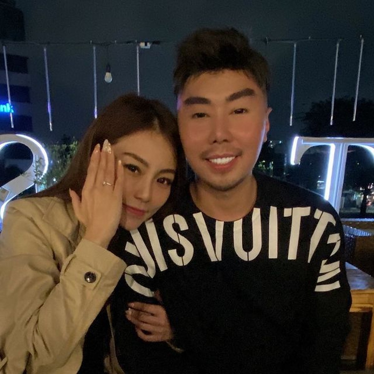 Roy Kiyoshi dikabarkan akan menikah dengan Bella Lee janda 2 anak yang merupakan kekasihnya&period; Yuk kita intip sosoknya&excl;