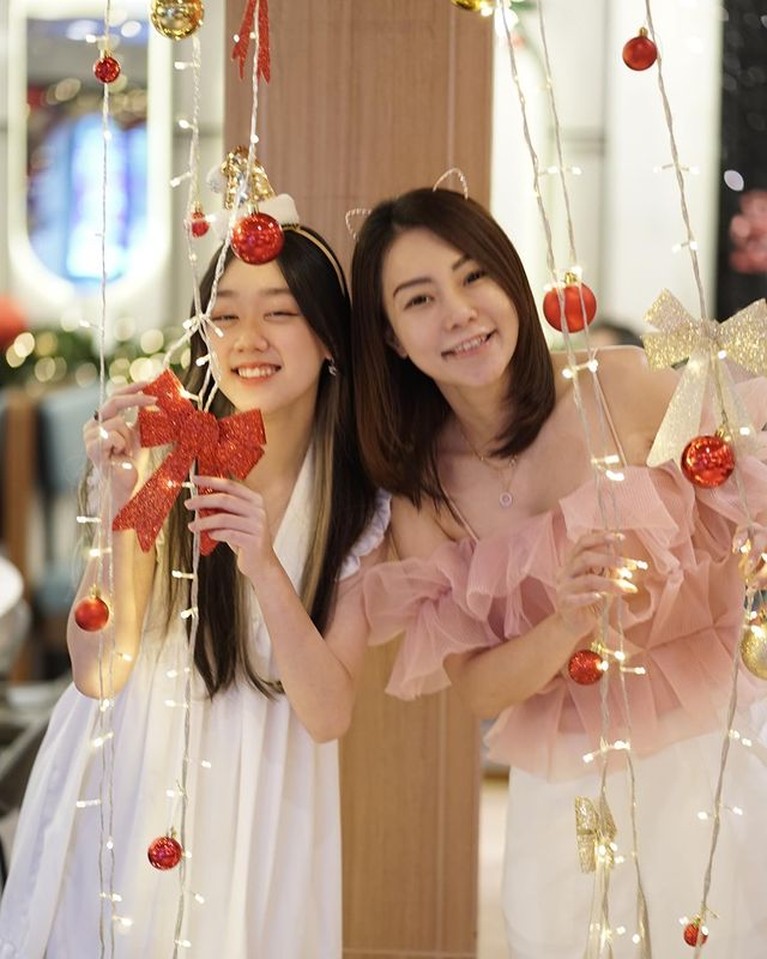 Sosok Bella Lee Kekasih Roy Kiyoshi yang Akan Ia Nikahi Roy Kiyoshi dikabarkan akan menikah dengan Bella Lee janda 2 anak yang merupakan kekasihnya. Yuk kita intip sosoknya!