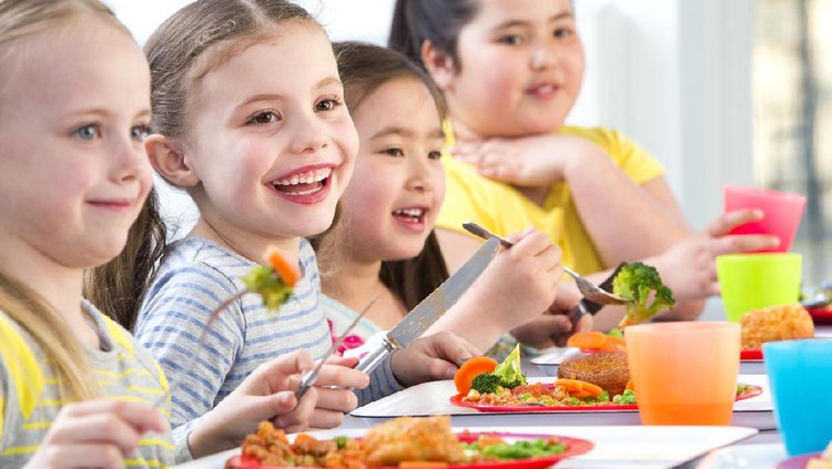 Anak makan Anak makan