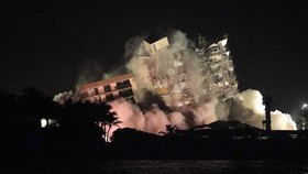 FOTO: Asa yang Tersisa di Apartemen Runtuh di Florida