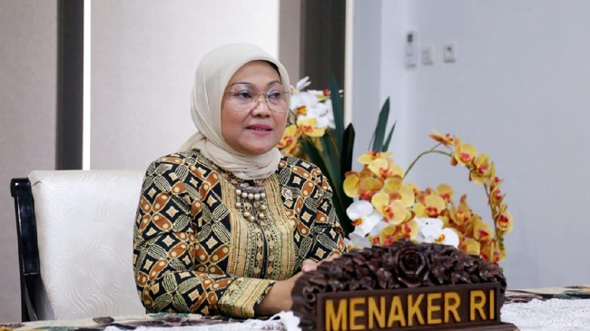 Menaker Ida Fauziyah menerbitkan surat edaran yang meminta agar pengusaha maupun pimpinan perusahaan mematuhi kebijakan PPKM Darurat.