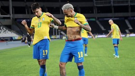 FOTO: Neymar dan Paqueta Bawa Brasil ke Final Copa America