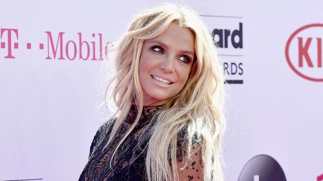 Britney Spears merasa saat menulis memoarnya sendiri seperti proses terapi dan healing.