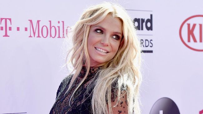 Britney Spears tampak memberikan petunjuk kepada penggemarnya bahwa lagu baru akan datang.