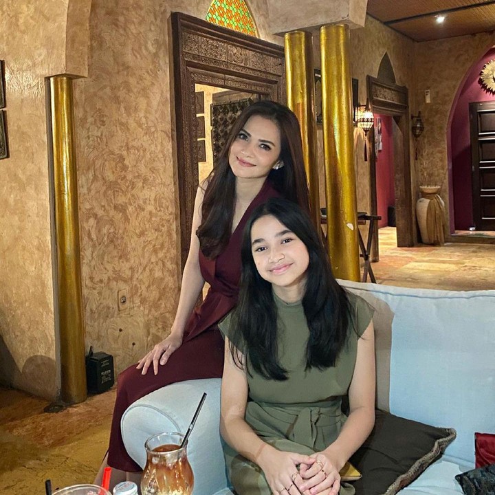 <p>Sebelum menikah dengan Richard Kevin pada tahun 2019, artis cantik Cut Tary pernah menikah dengan Johannes Yusuf Subrata, Bunda. Pernikahannya ini pun dikaruniai seorang putri cantik bernama Sidney Azkassyah Yusuf. (Foto: Instagram: @cuttaryofficial)</p>