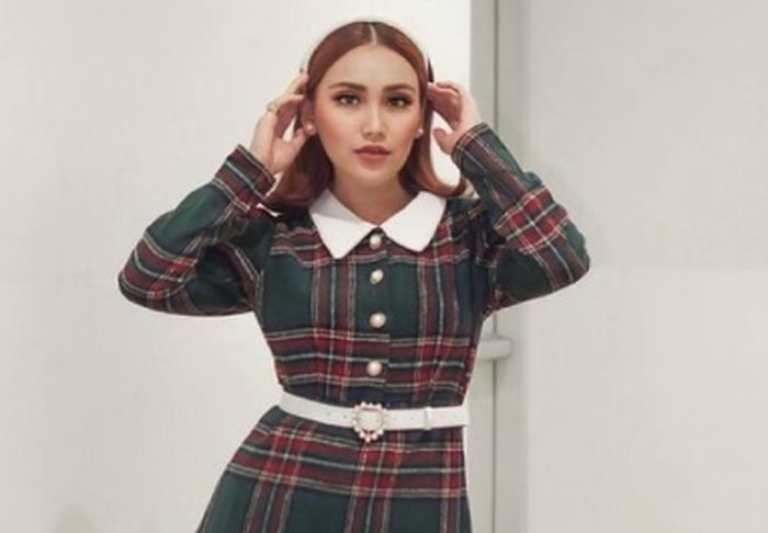 Dalam suatu acara di televisi, Ayu Ting Ting bahkan pernah manggung dengan membawakan OST drama Full House. Dengan pelafalan bahasa Korea yang Fasih, sontak Ayu Ting Ting langsung banjir pujian dari penonton / foto: instagram.com/ayutingting92
