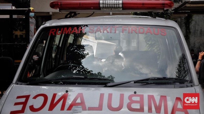 Dirlantas Polda Metro Jaya Kombes Latif Usman mengatakan pemotor tersebut menyalahi aturan, terlebih motor yang dipakai dilengkapi aksesori rotator.