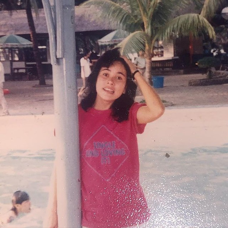 Prilly mengunggah potret masa muda ibundanya di akun Instagramnya. Yuk kita intip ibunda Prilly saat muda!