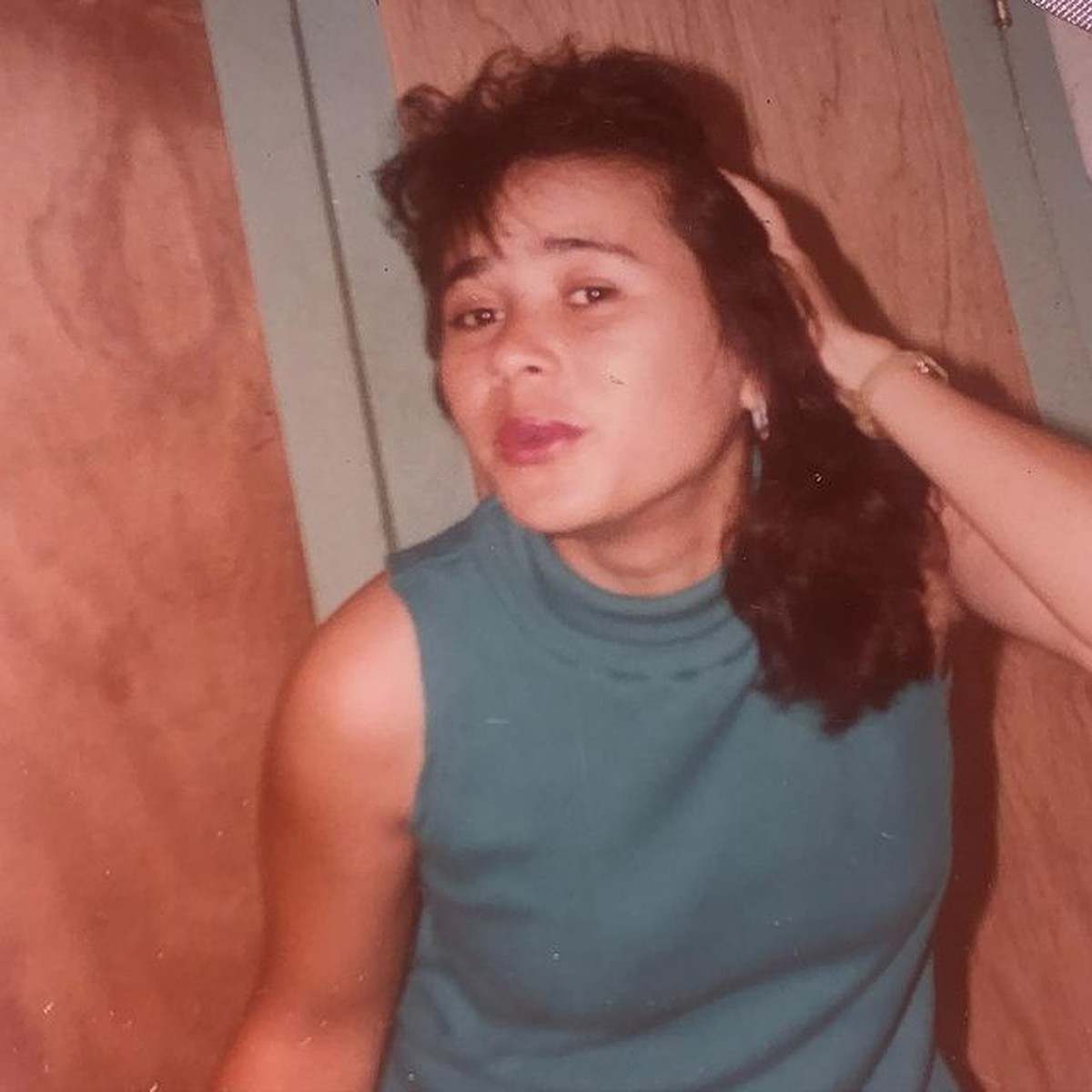 Prilly mengunggah potret masa muda ibundanya di akun Instagramnya&period; Yuk kita intip ibunda Prilly saat muda&excl;