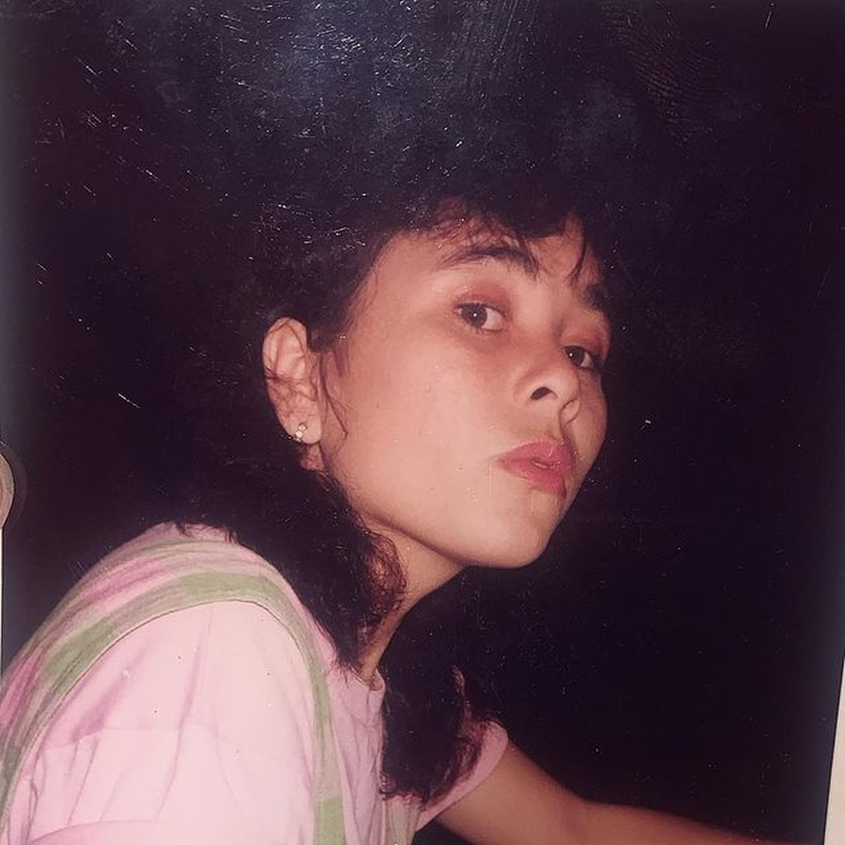 Prilly mengunggah potret masa muda ibundanya di akun Instagramnya&period; Yuk kita intip ibunda Prilly saat muda&excl;