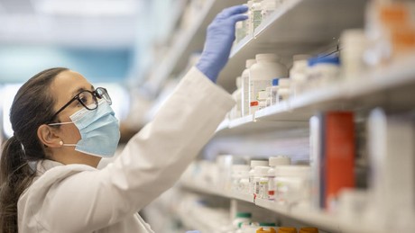 Kemenkes merilis daftar 168 obat yang aman dikonsumsi warga. Di antaranya ada yang boleh digunakan dengan pengawasan tenaga kesehatan.