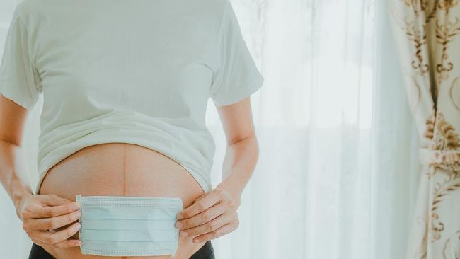 Setiap orang yang terinfeksi covid-19 sering merasakan gejala yang berbeda-beda, tak terkecuali ibu hamil. Berikut gejala covid paling umum yang dialami bumil.