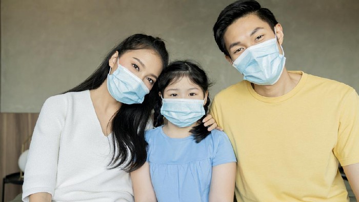 strong healthy asian family wearing surgical protective face mask stay quarantane together at home social distacing new normal lifestyle