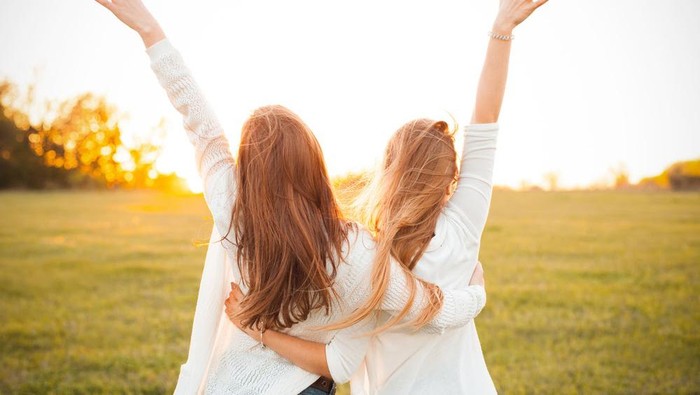 Walaupun sama Teman Dekat Sendiri, Etiket Ini Juga Sebaiknya Ditaati Lho! Tidak Sesuka Hati Posting Fotonya Termasuk!