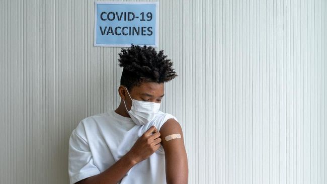 Pfizer menyatakan vaksin Covid-19 tetap efektif bekerja 100 persen pada remaja berusia 12-15 tahun hingga 4 bulan usai suntikan dosis kedua.