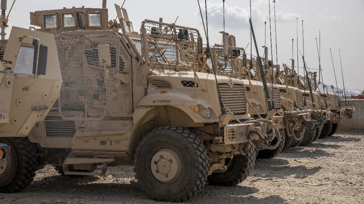 FOTO: Hiruk Pikuk Mesin Perang AS Diangkut dari Afghanistan