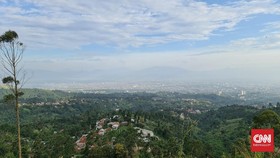 Warga Lokal Getok Tarif Parkir Rp150 Ribu di Lembang Bandung