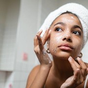 Mencuci Wajah Terlalu Sering? Hati-hati, Ini 3 Bahaya yang Dapat Mengintaimu!