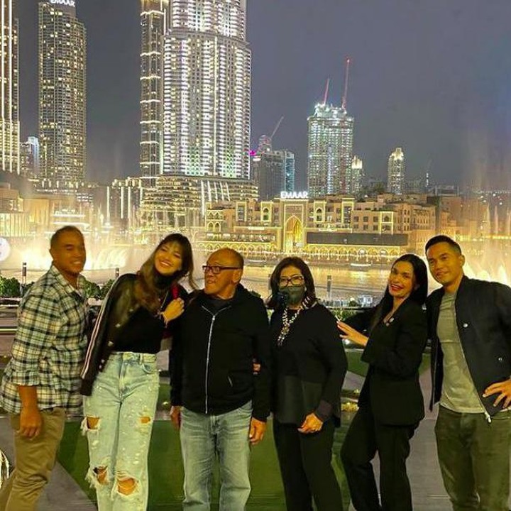 <p>Jika dilihat dari media sosialnya, Nia Ramadhani seringkali mengunggah foto bersama keluarga suaminya, Ardi Bakrie. Bunda tiga anak itu terlihat dekat dengan mertua dan saudara iparnya, Bunda. (Foto: Instagram @ramadhaniabakrie)</p>