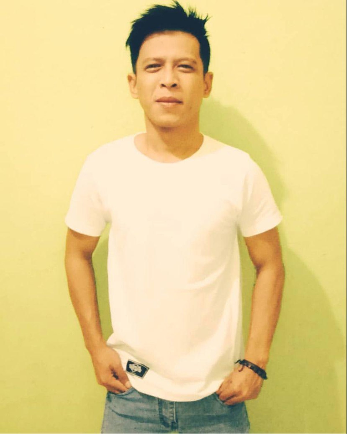 Media sosial dibikin geger oleh seorang pria asal Subang karena wajahnya disebut mirip Ariel NOAH dan Shah Rukh Khan&period; Yuk intip&excl;