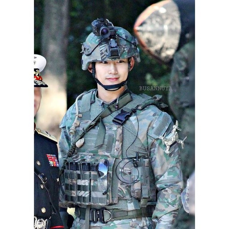 Foto-foto Taecyon 2PM saat wamil beredar di media sosial jadi sorotan. Yuk kita intip!