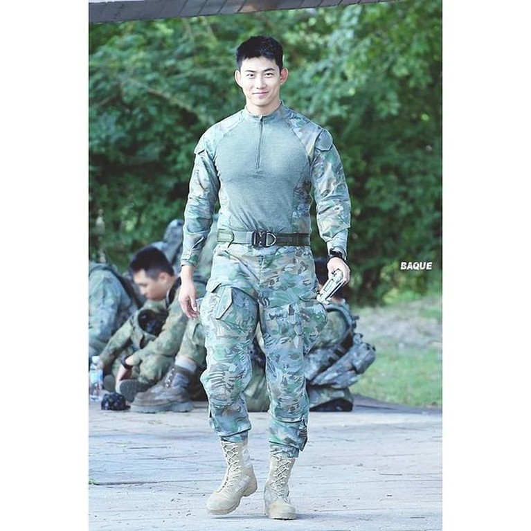 Penampakan Tubuh Kekar dan Gagah Taecyeon 2PM Saat Wamil Jadi Sorotan Foto-foto Taecyon 2PM saat wamil beredar di media sosial jadi sorotan. Yuk kita intip!