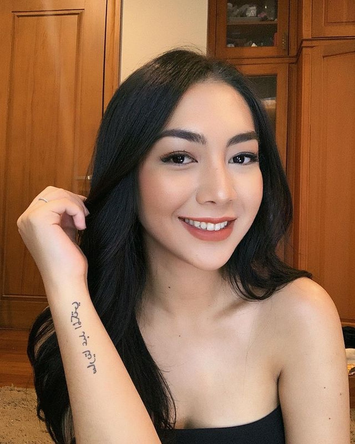 Shania Salsabila adalah putri sulung Sarita Abdul Mukti yang tak diakui oleh Faisal Harris dan jarang tersorot&period; Yuk kita intip&excl;